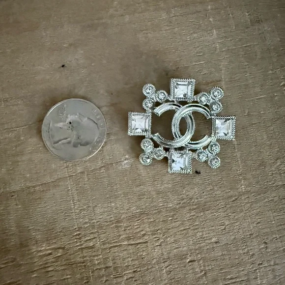 Silver Tone CC Crystal Statement Brooch Pin - Picture 4 of 6